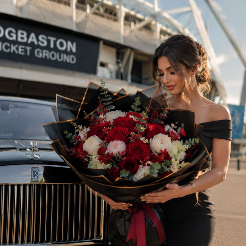 Luxury same day flower delivery in Edgbaston Birmingham by Envie Roses Prestige